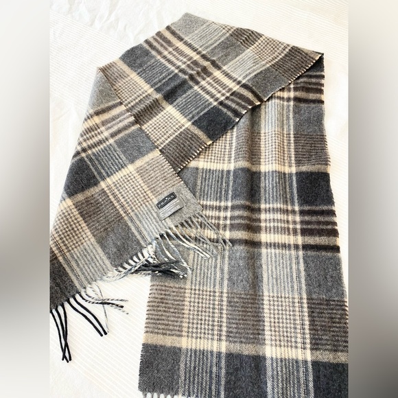 Fraas Cashmere Plaid Scarf - Picture 4 of 9